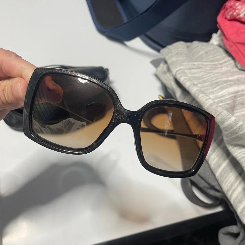 Women’s oakleys - Picture 3 of 3